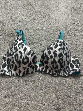 Victoria’s Secret Very Sexy Secret Embrace Bra